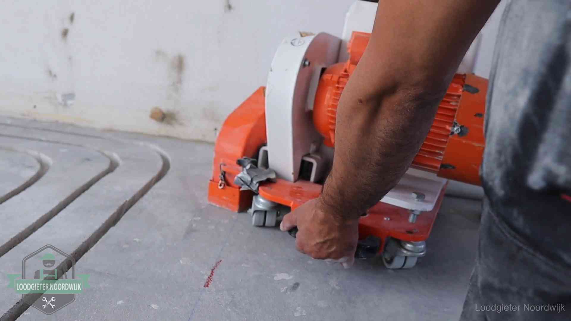 Sleuvenpatroon voor vloerverwarming in de dekvloer van een woning in Noordwijk